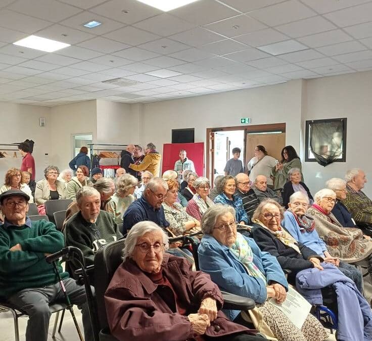 Pièce de théâtre donnée par les résidents de l&rsquo;EHPAD de Castillon en Couserans avec la compagnie de théâtre « la voix du spectacle « 